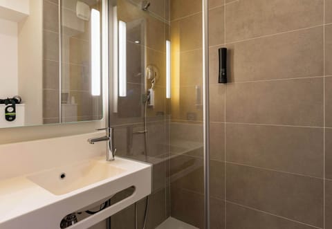 Shower, towels, soap, shampoo