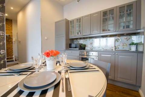 1 Bedroom Apartment in the City Center | AC | Lift | Private kitchenette | Full-size fridge, oven, stovetop, coffee/tea maker