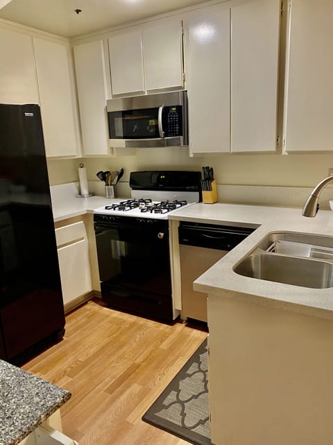 H1 (3 Bedroom) | Private kitchen | Full-size fridge, microwave, oven, stovetop