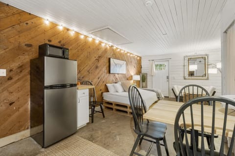 Cottage, 1 Bedroom | Dining