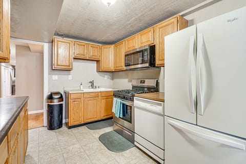 Apartment (2 Bedrooms) | Private kitchen | Paper towels