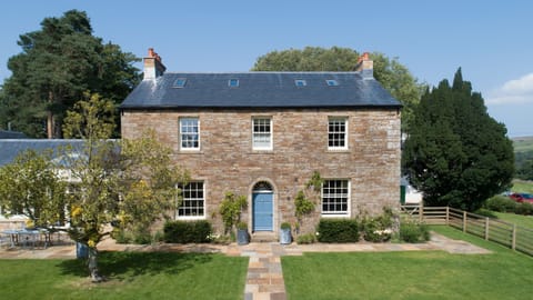 The Old Rectory - the pretty exterior with lawned garden
