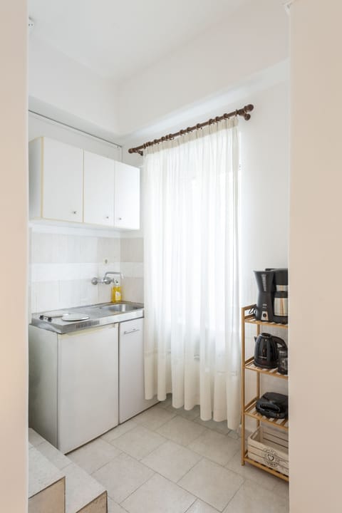 Apartment | Private kitchenette | Mini-fridge, stovetop, espresso maker, electric kettle