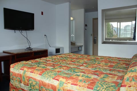 Desk, iron/ironing board, free WiFi