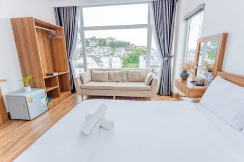 Superior Double Room | Blackout drapes, soundproofing, iron/ironing board, free WiFi
