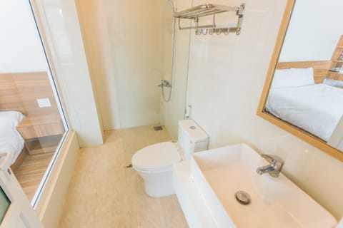 Superior Double Room | Bathroom | Slippers