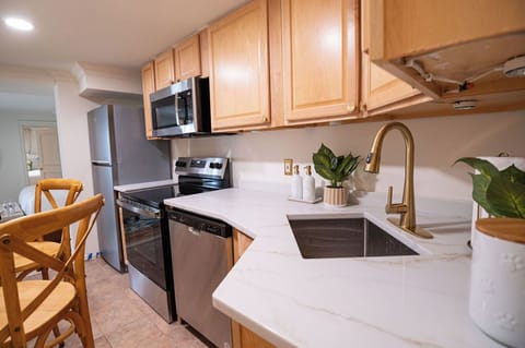 Garden Villa (1 BR, Pet Friendly) | Private kitchen | Microwave