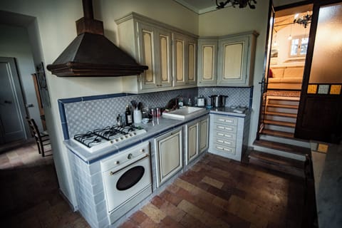 Deluxe House | Private kitchen | Oven, stovetop, dishwasher, toaster