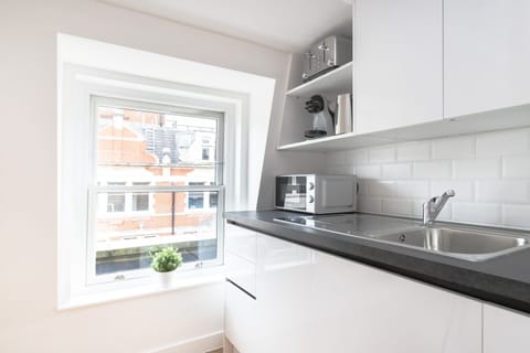 City Apartment | Private kitchen | Full-size fridge, microwave, oven, stovetop