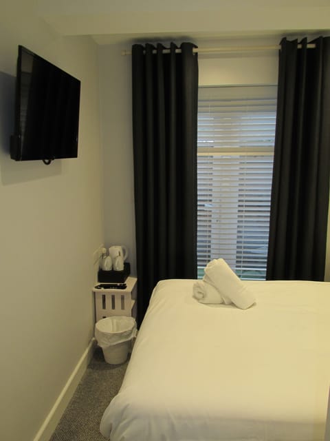 Comfort Double Room, Ensuite | Blackout drapes, free WiFi, bed sheets