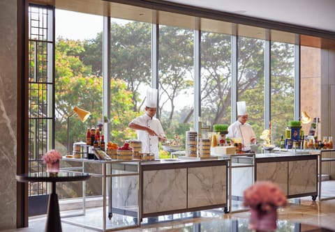 Daily buffet breakfast (INR 1228 per person)