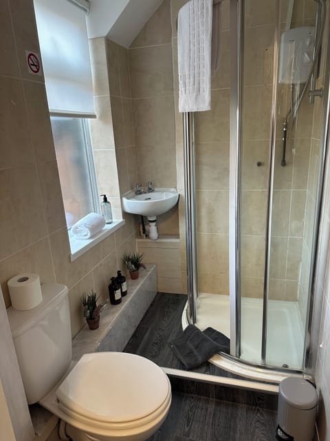 Quadruple Room, Ensuite (Family Room) | Bathroom | Towels