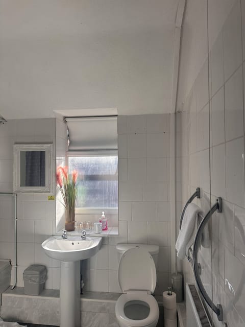 Twin Room, Shared Bathroom | Bathroom | Towels