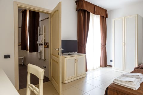 Standard Triple Room | Minibar, in-room safe, desk, blackout drapes