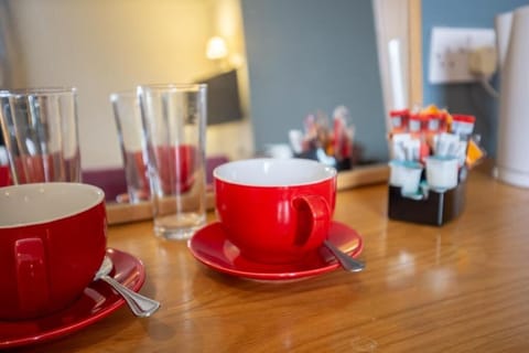 Family Room | Desk, free WiFi, bed sheets