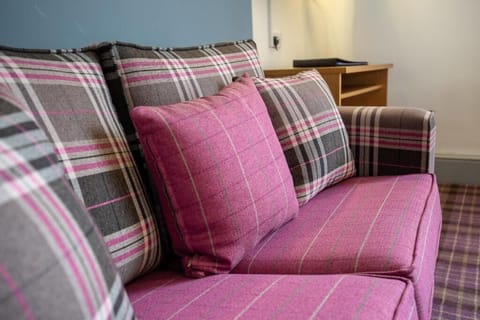 Family Room | Desk, free WiFi, bed sheets