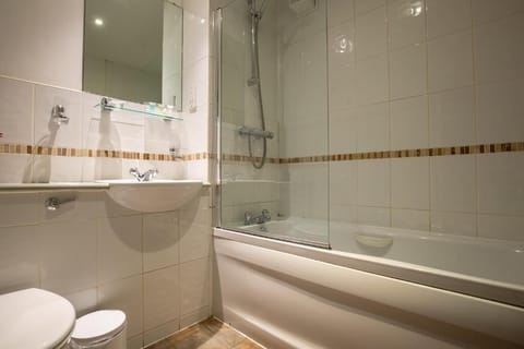 Deluxe Double Room | Bathroom | Towels