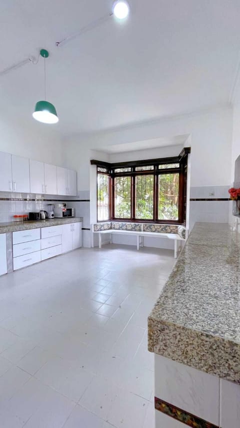 Luxury Villa | Private kitchen | Fridge, microwave, oven, stovetop