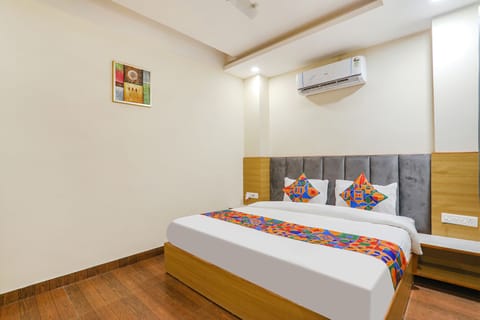Family Room, 1 King Bed | Egyptian cotton sheets, premium bedding, in-room safe, free WiFi