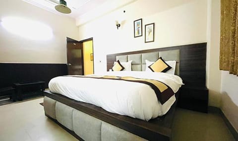 Deluxe Room | Egyptian cotton sheets, premium bedding, in-room safe, free WiFi