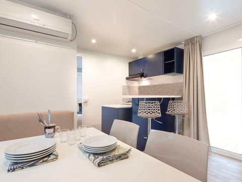 Property, Furniture, Building, Azure, Comfort, Lighting, Interior Design, Wood, Floor, Curtain