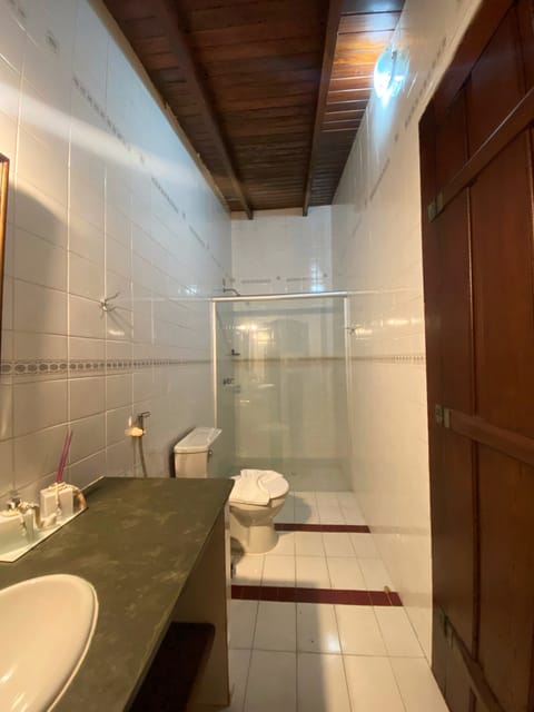 Family Room | Bathroom | Towels, soap, shampoo, toilet paper