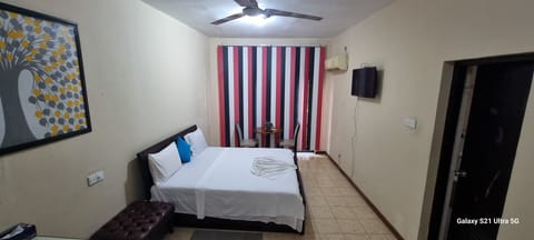 Premium Room, 1 King Bed | Desk, free WiFi, bed sheets