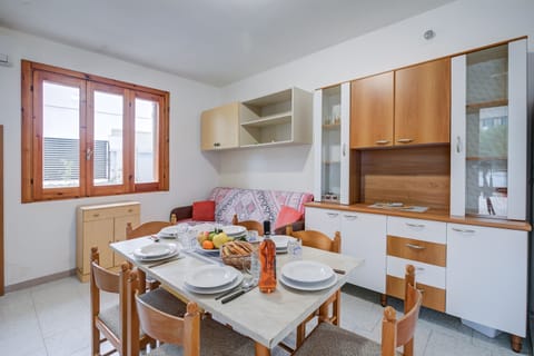 Standard House, 2 Bedrooms, 2 Bathrooms (Villetta Azzurra near the sea) | Dining