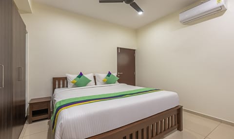 Premium Double Room, Balcony | In-room safe, desk, soundproofing