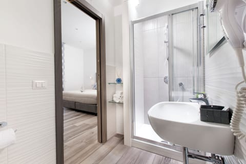 Standard Room, Balcony | Bathroom | Shower, free toiletries, hair dryer, bidet