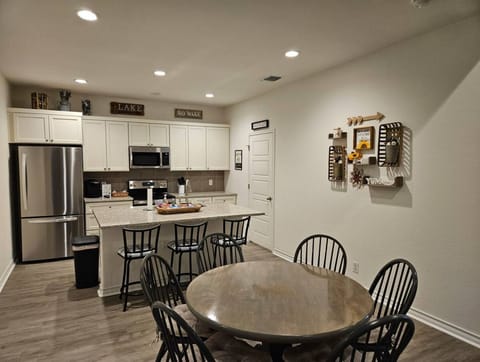 Dining & kitchen area.