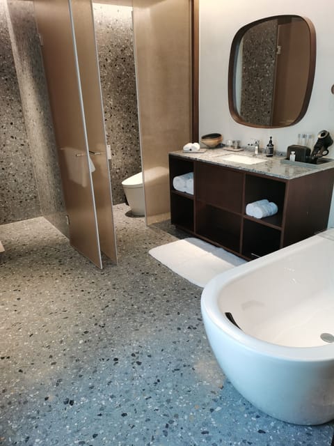 Superior Room | Bathroom | Combined shower/tub, rainfall showerhead, designer toiletries