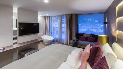 Premium Double Room, Balcony (Charme) | Premium bedding, minibar, in-room safe, soundproofing