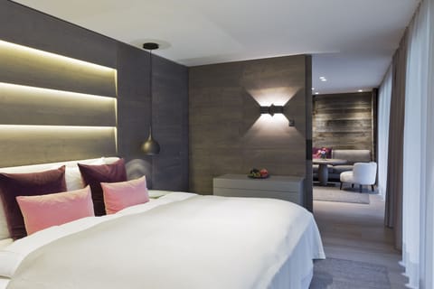 Suite, Balcony (Prestige Living) | Premium bedding, minibar, in-room safe, soundproofing