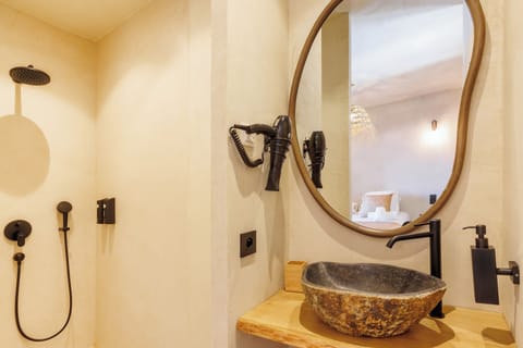 Classic Double or Twin Room, Garden View | Bathroom | Shower, hair dryer, bathrobes, soap