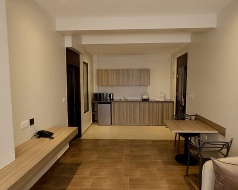 Executive Double Room | Private kitchen | Mini-fridge, microwave, coffee/tea maker, electric kettle