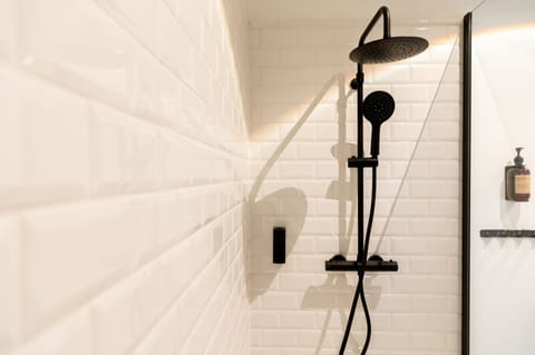 Standard Double Room | Desk, soundproofing, free WiFi, bed sheets