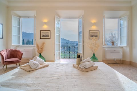 Deluxe Suite, 1 King Bed, Hill View | Mountain view