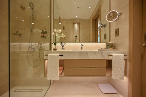 Family Suite, 1 King Bed, Bay View (Panoramic) | Bathroom | Shower, rainfall showerhead, free toiletries, hair dryer