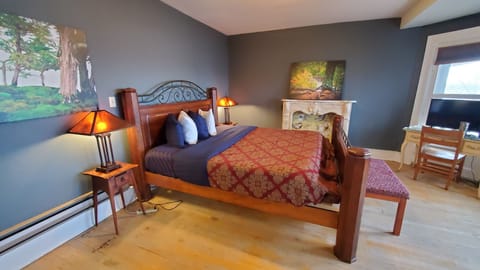 Premium Double Room, Ensuite, Lake View (Walt Whitman) | Hypo-allergenic bedding, desk, laptop workspace, iron/ironing board