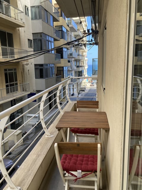 Classic Apartment | Balcony
