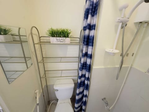 Comfort Condo, Non Smoking, City View | Bathroom | Shower, bidet, towels