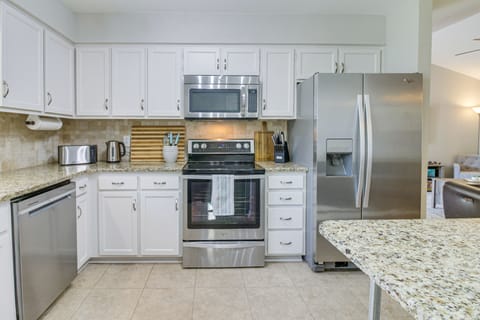 House (3 Bedrooms) | Private kitchen | Microwave, oven, stovetop, dishwasher