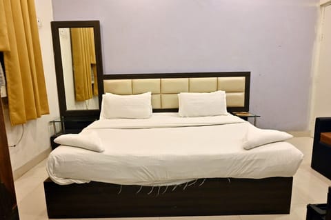 Deluxe Double Room | Free WiFi, bed sheets