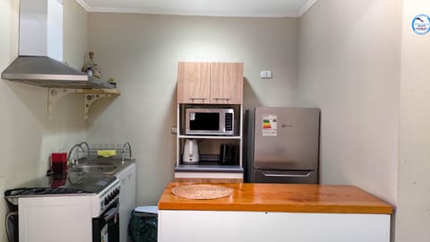 Comfort Cabin, Mountain View | Private kitchen | Full-size fridge, toaster, paper towels