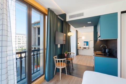 In-room safe, individually furnished, desk, laptop workspace