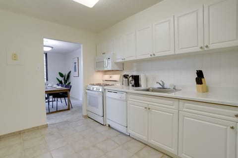 Business Apartment | Private kitchen | Fridge, microwave, dishwasher, coffee/tea maker