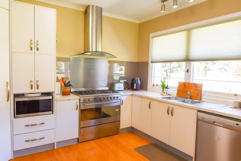 Family House | Private kitchen | Full-size fridge, microwave, oven, stovetop