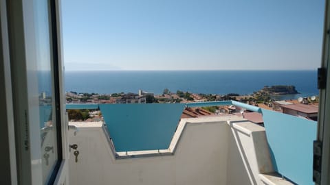 Luxury Suite, 1 Bedroom, Sea View | Balcony view