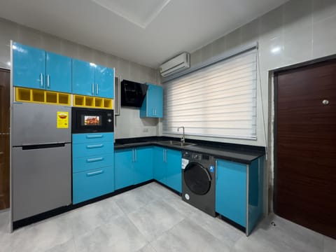 Luxury Apartment, 1 Bedroom | Private kitchen | Fridge, microwave, cookware/dishes/utensils